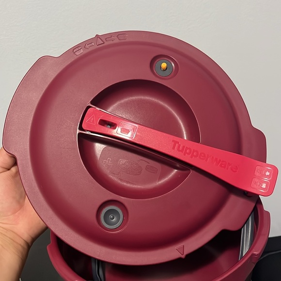 Tupperware Microwave Pressure Cooker - Picture 4 of 12